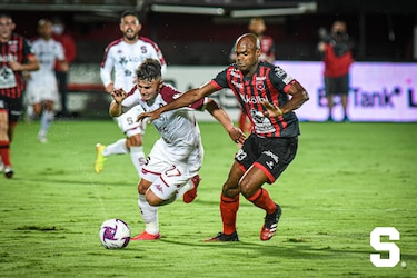 Saprissa acaricia el título, pero Machado no se rinde