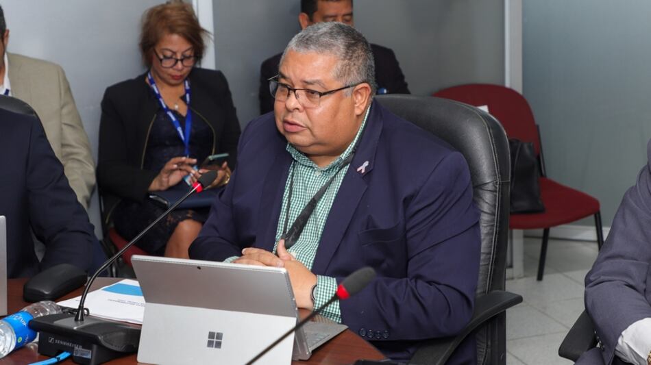 Entre críticas, recortes y necesidades: Idaan sustenta presupuesto 2026