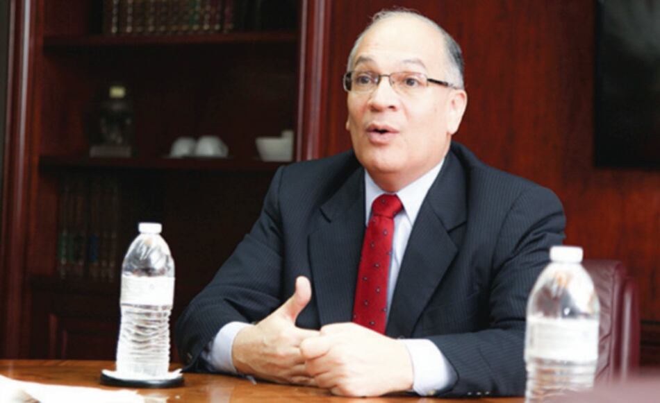 Procurador González: Contrato con PPC puede renegociarse y modificarse