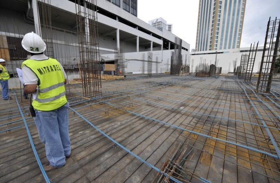 Muere obrero al caer de edificio en construcción en Condado del Rey