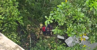 Camión se precipita en la vía Centenario; autoridades piden precaución a conductores