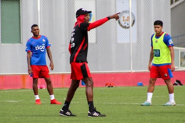 Jorge Dely Valdés hace énfasis con el trabajo en la defensa