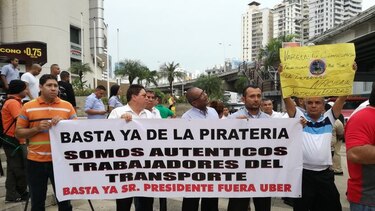 Enfrentamientos entre transportistas y policías en Paitilla