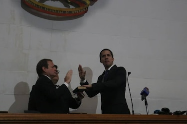Juan Guaidó es juramentado nuevamente como presidente encargado de Venezuela