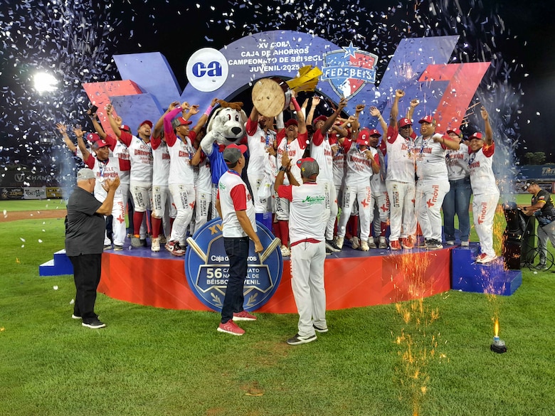 Una noche inolvidable de Dereck Gómez en el estadio Rod Carew