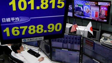 El yen y el euro se disparan frente al dólar por temor a victoria de Trump