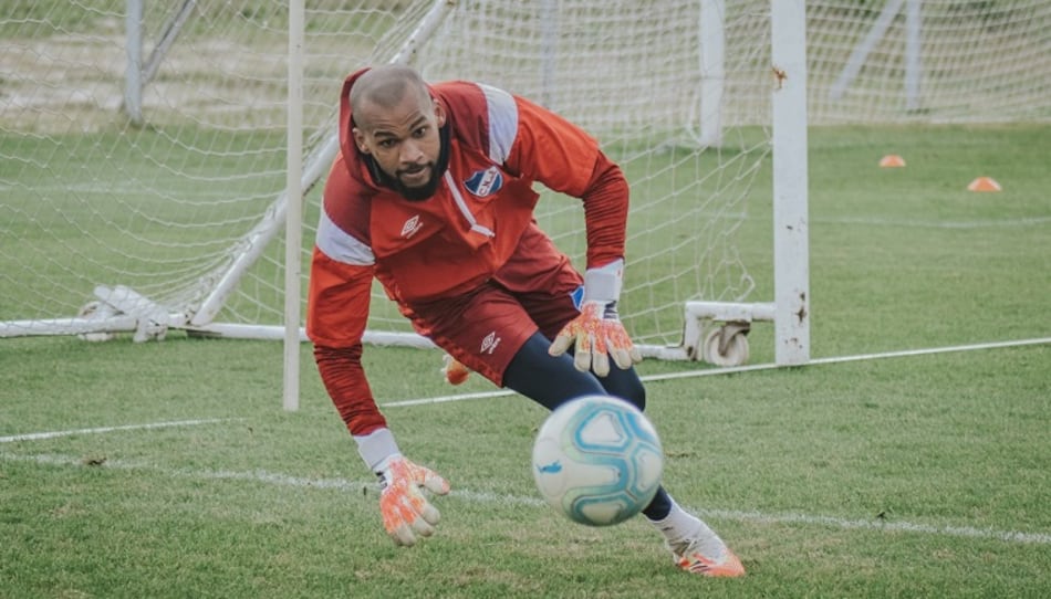 Manotas Mejía tapó un penal en su primer amistoso después de cuatro meses sin fútbol