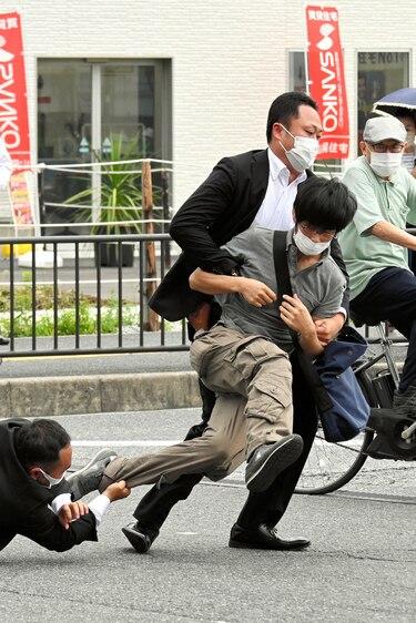 Sospechoso del asesinato de Shinzo Abe confesó el crimen, según la policía