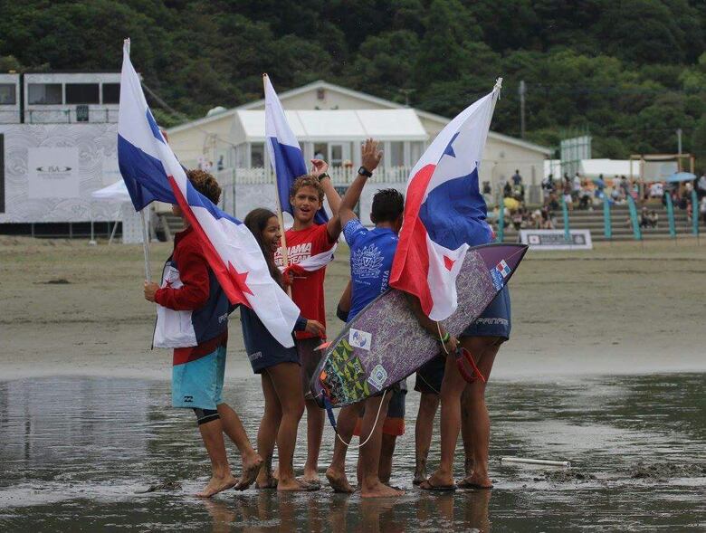 Panameños siguen en la pelea en el Mundial de Surf