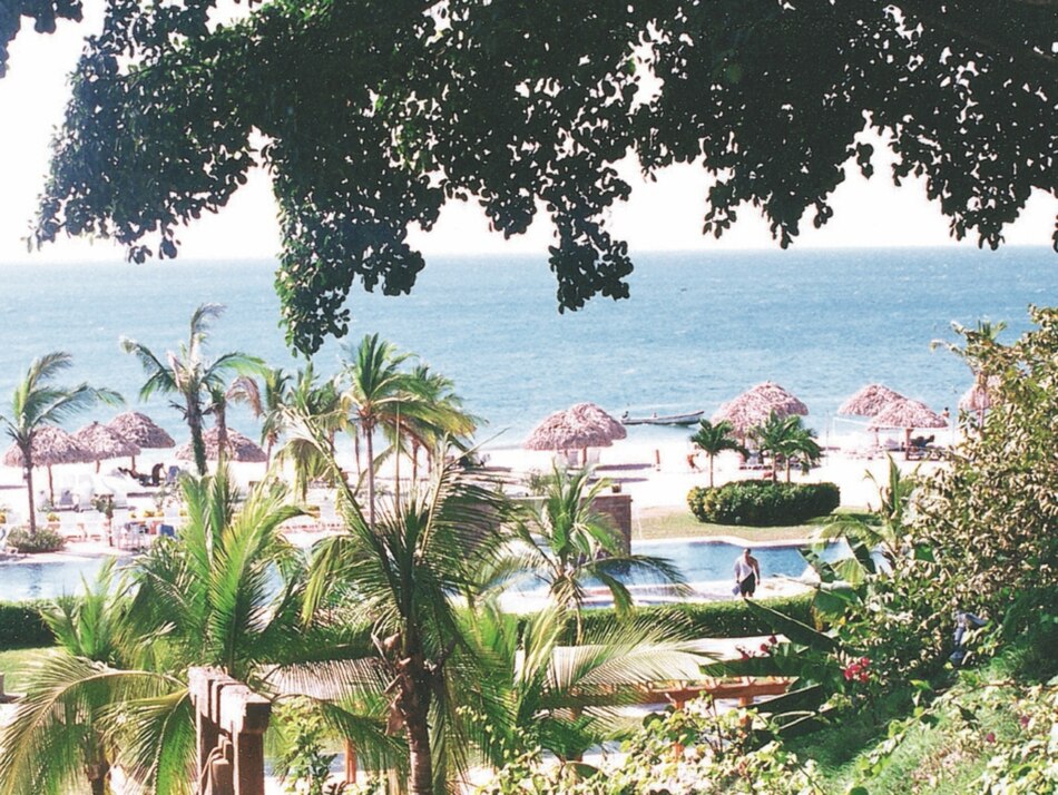 Decameron y RIU cierran sus puertas