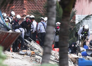 Sube a 16 saldo de muertos en edificio derrumbado en Florida