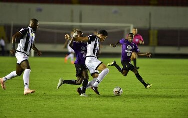 Tauro parte por delante ante el Árabe en las semifinales de la LPF