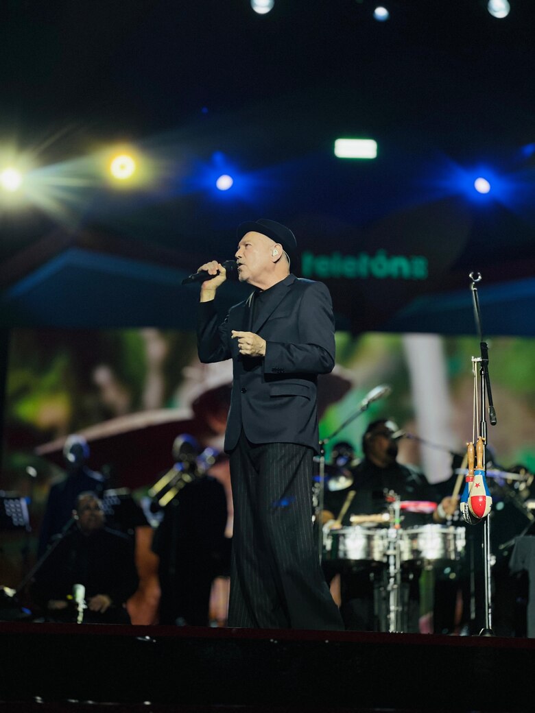 Rubén Blades y Roberto Delgado & Orquesta cierran la Teletón 20-30 con un espectáculo inolvidable