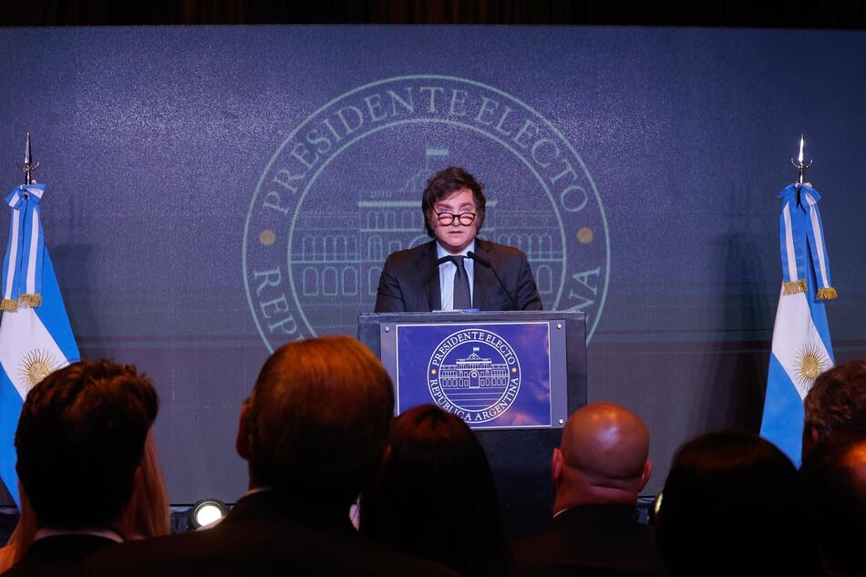 Milei habla con Zelenski y ofrece a Argentina como sede de una cumbre de paz 