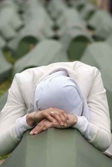 Arrestan a implicados directos en matanza de Srebrenica