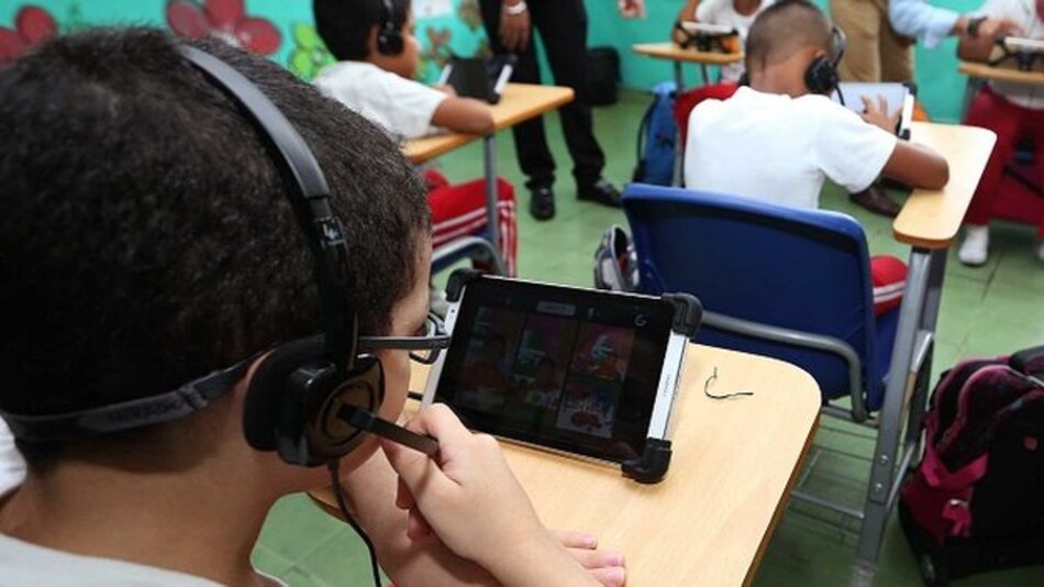 Gremios docentes reclaman contratos para los instructores de Panamá Bilingüe