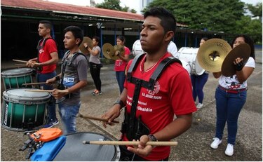 Estudiantes, listos para rendir honor a la patria