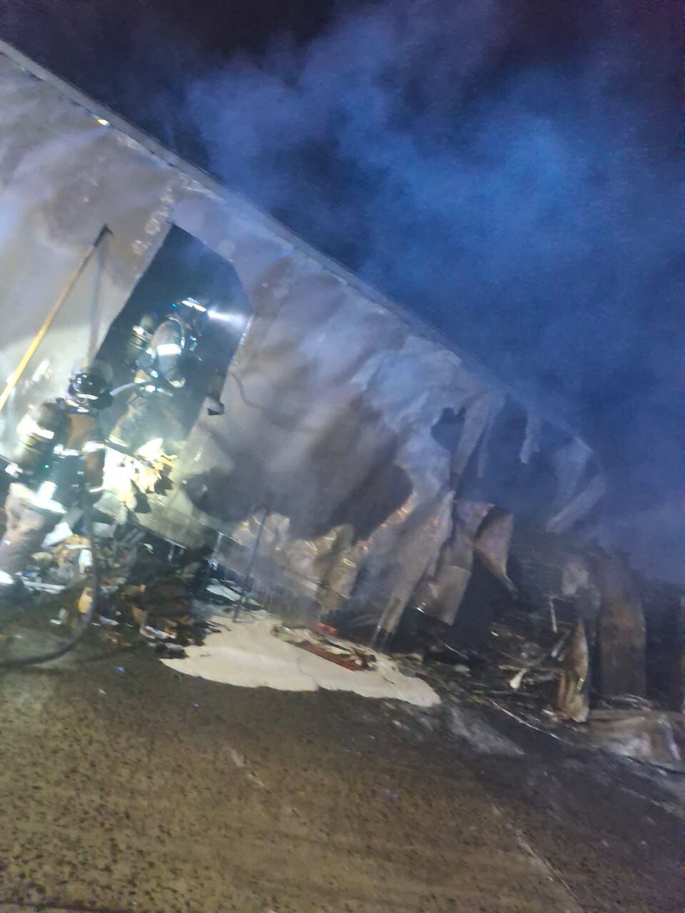 Camión articulado se incendia en la Vía Centenario, generando caos vial por horas