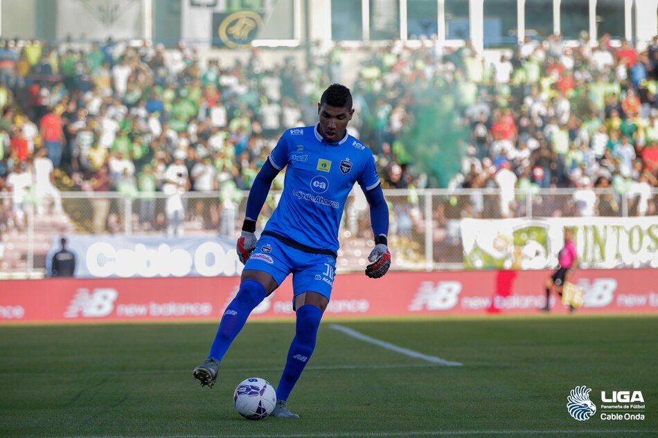 Orlando Mosquera se lleva el premio al Jugador Más Valioso del torneo Apertura de la LPF