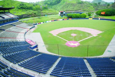El estadio Rod Carew intenta mantenerse vivo