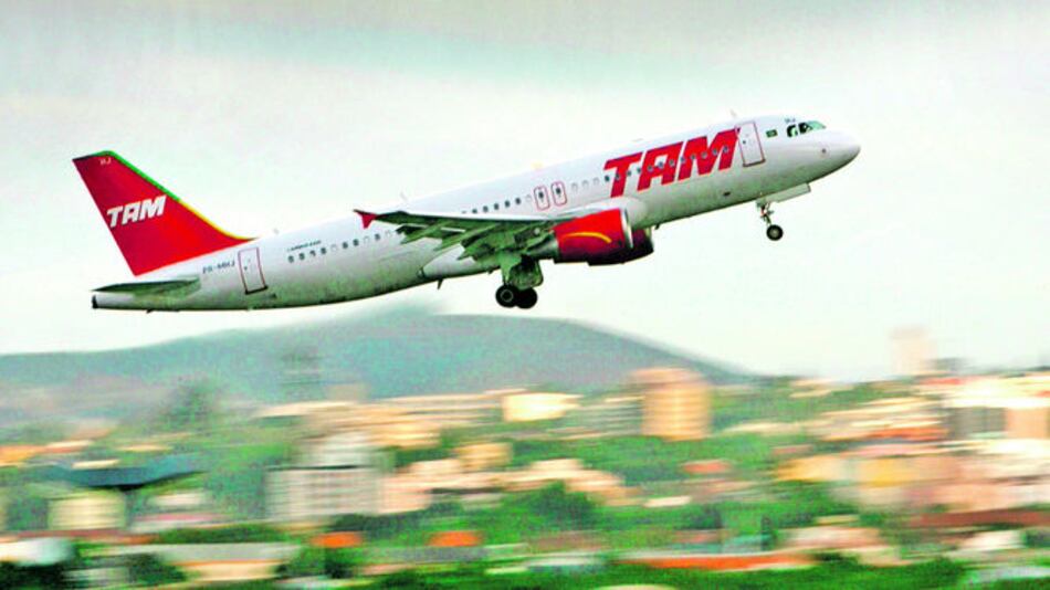 Latam Airlines pierde altura