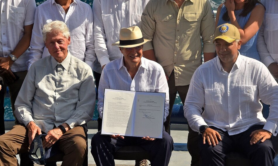 Ecuador extiende su reserva marina hasta la de Costa Rica para proteger fauna marina