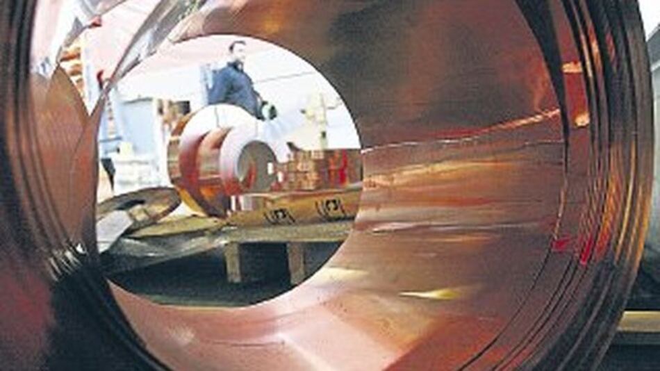 Precio del cobre continúa al alza