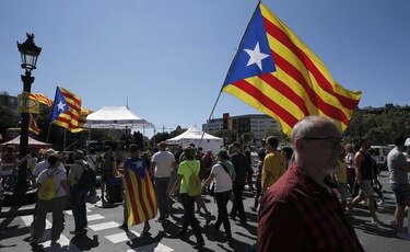 Investigarán a 700 alcaldes por cooperar con referendo catalán