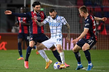 El Inter gana por la mínima y rentabiliza los empates de Milan y Juventus