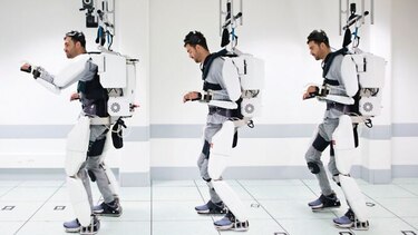 Tetrapléjico logra caminar con un exoesqueleto