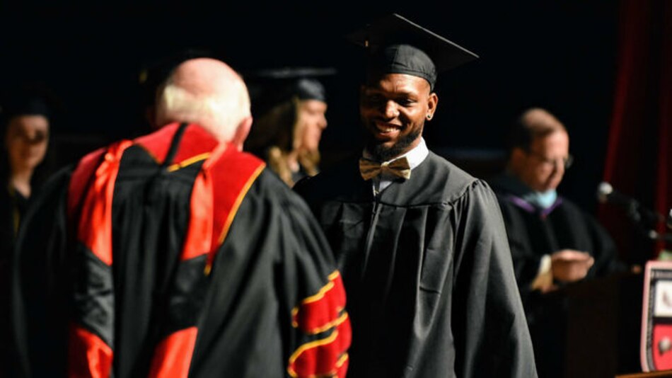 Jorge Mena fue acogido en Aldeas SOS Panamá, demostró talento en atletismo y se graduó en Estados Unidos