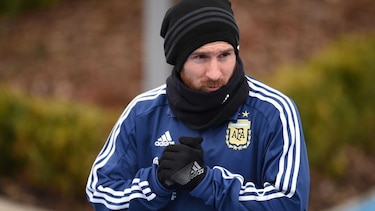 Messi, baja en amistoso ante Italia por molestia muscular