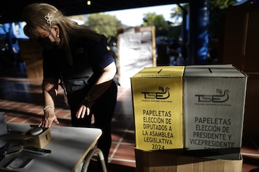 Comienza en El Salvador la votación para elegir alcaldes y diputados al Parlacen
