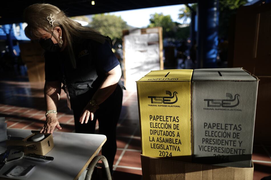 Comienza en El Salvador la votación para elegir alcaldes y diputados al Parlacen