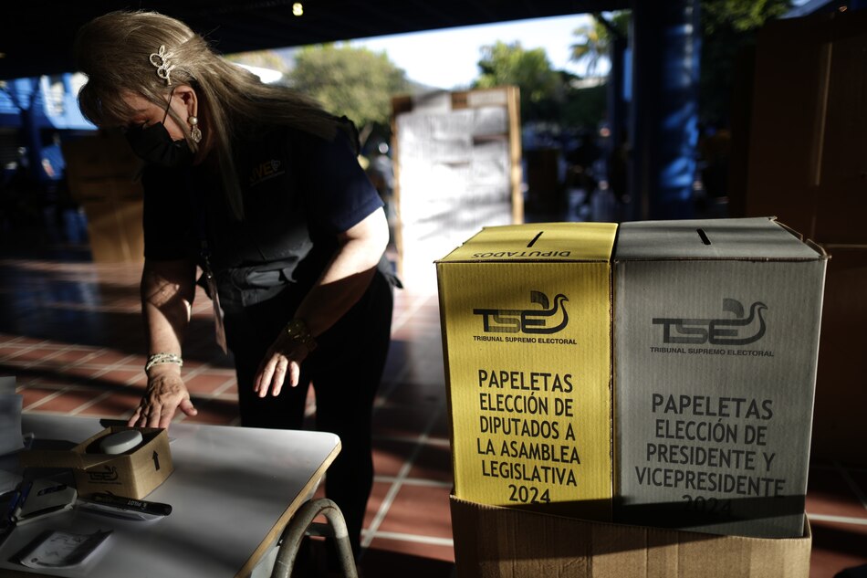 Comienza en El Salvador la votación para elegir alcaldes y diputados al Parlacen