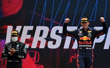 Verstappen vence a Hamilton en GP de Francia, Sergio Pérez tercero