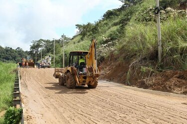 Vía Centenario, sentido Arraiján-Panamá, continúa cerrada; lloverá hasta las 4:00 p.m
