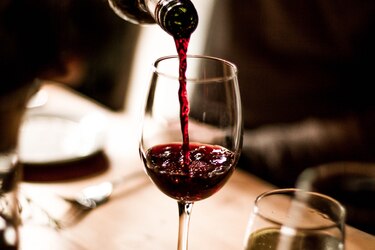 Sobrevive a tu primera cita con vinos; un manual para inexpertos desde la mirada de un sommelier