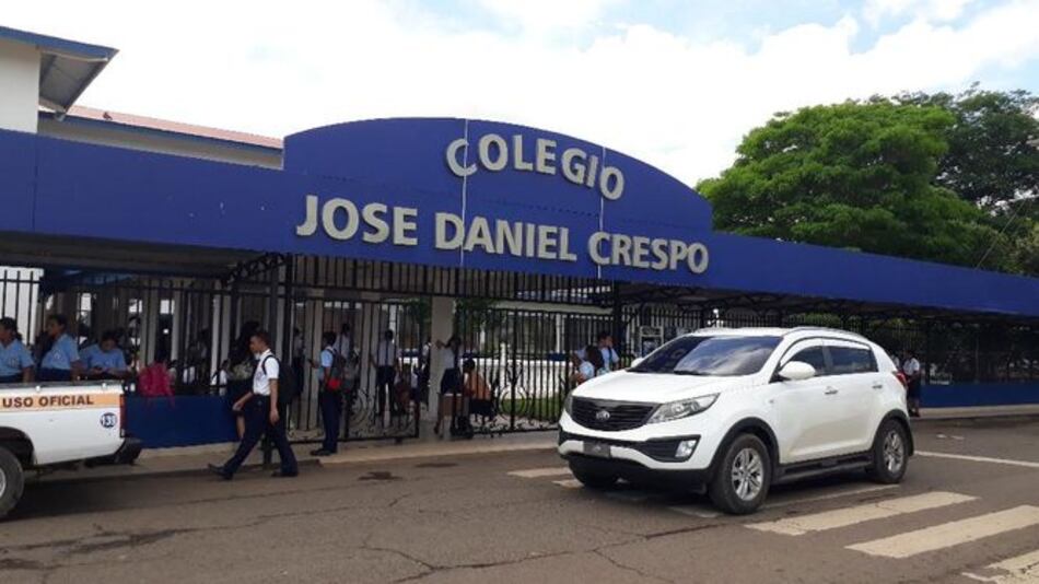 Docentes del José Daniel Crespo paralizan labores para reclamar ejecución de proyectos