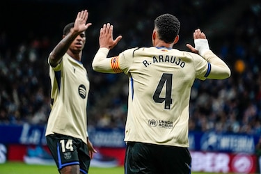 El Barcelona remonta al Oviedo con goles de Eric García, Lewandowski y Araujo