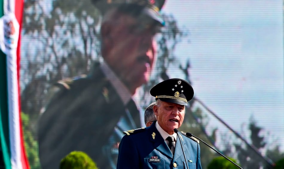 Presidente de México pide a la DEA aclarar su relación con exministro detenido en Estados Unidos