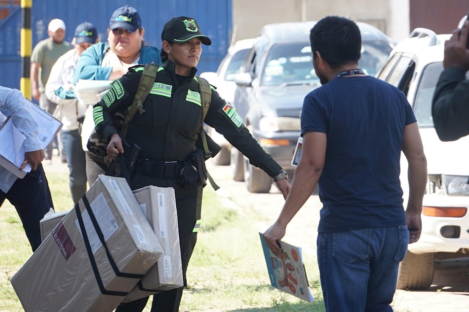 Una crisis de combustible marca la segunda vuelta presidencial en Bolivia