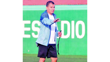 Veragüense ratifica a Andrés Domínguez