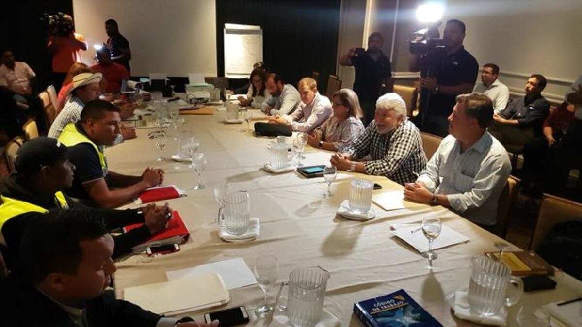 Sexto día de negociaciones entre representantes de la Capac y el Suntracs.