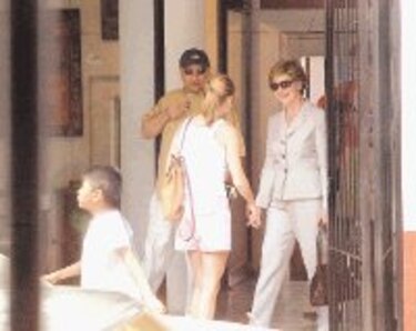 Millonaria y embajador celebran en grande su boda