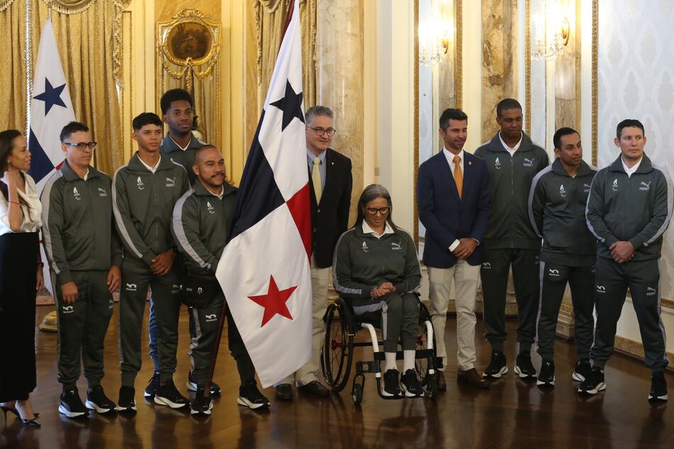 Rey Dimas recibe el pabellón nacional rumbo a los Juegos Paralímpicos París 2024