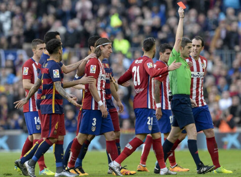 Filipe Luis es suspendido tres partidos por su juego violento contra Messi