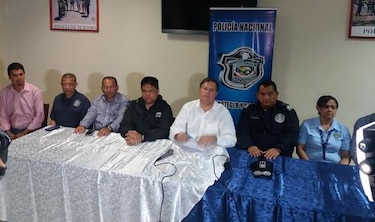 Varela visita a la mamá de la menor que murió en balacera en Chiriquí