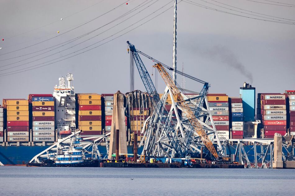 Avanza el complejo proceso de eliminar los escombros del puente de Baltimore