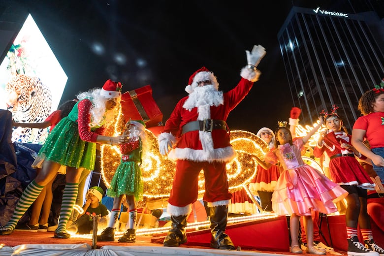 Más de 300 mil personas en el desfile de Navidad de ciudad de Panamá